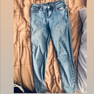 Blue skinny jeans 💙